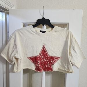 Forever 21 Red Star Graphic Cropped T-Shirt Cream Distressed Crop Tee Size M